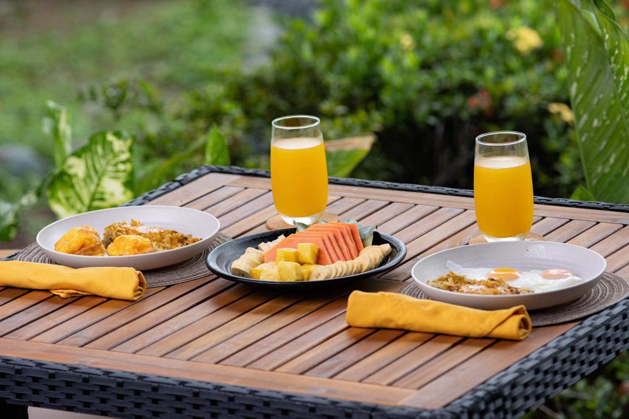 Zenquility Inn & Tavern Pedasi Town Bagian luar foto