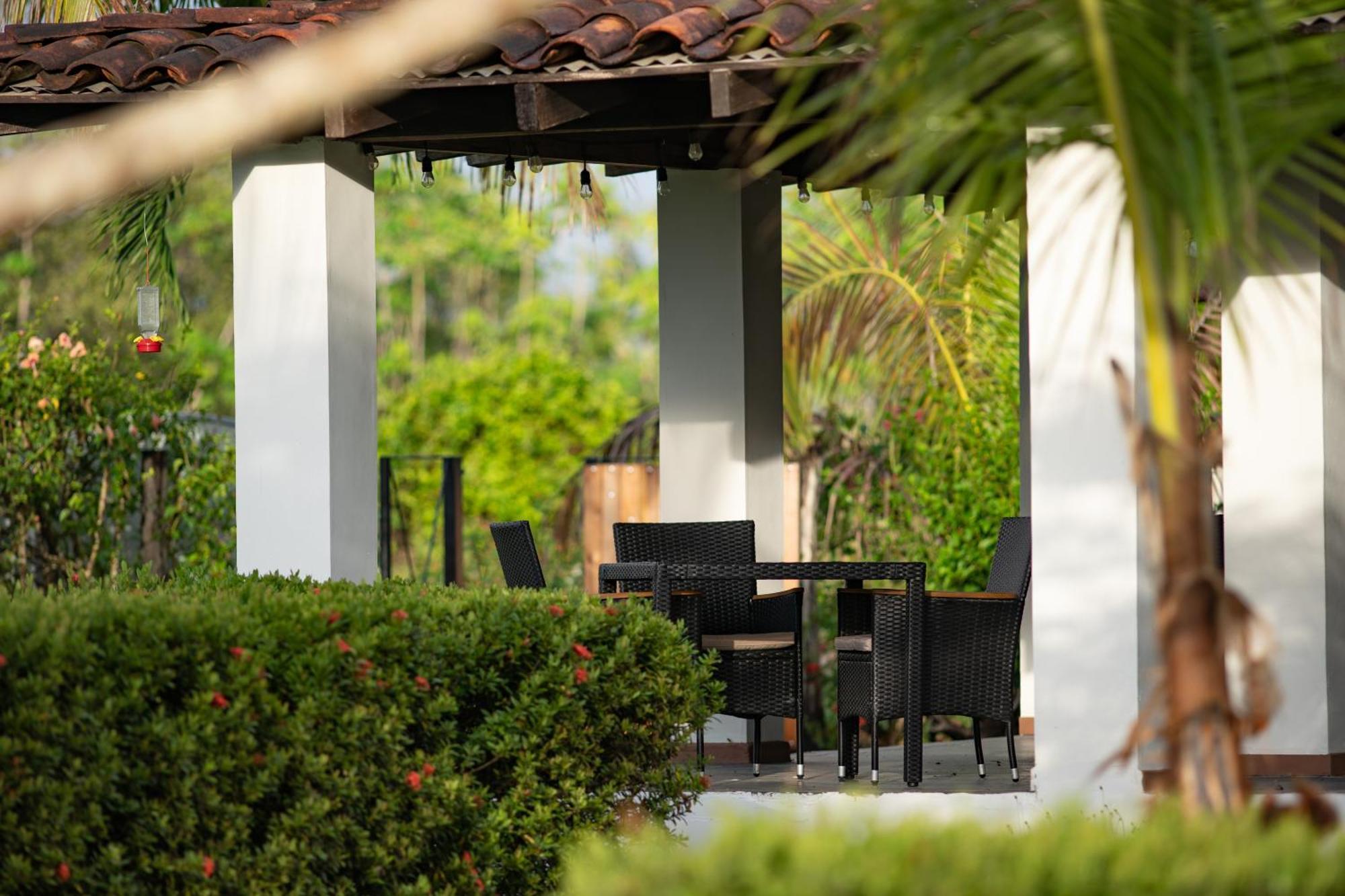 Zenquility Inn & Tavern Pedasi Town Bagian luar foto