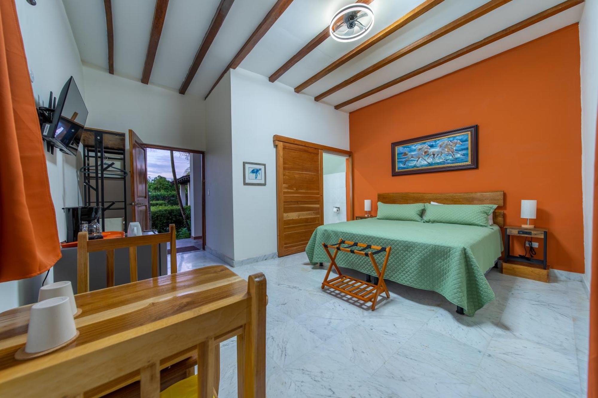 Zenquility Inn & Tavern Pedasi Town Bagian luar foto