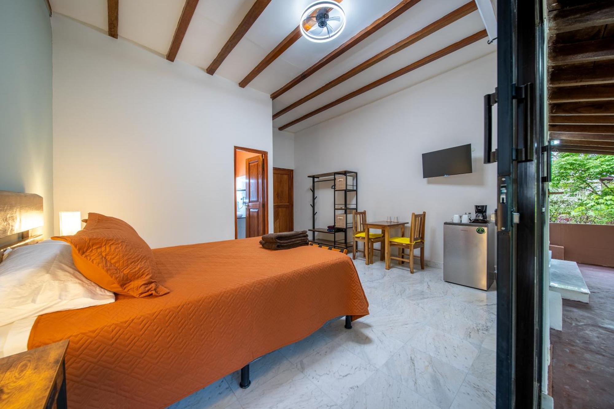 Zenquility Inn & Tavern Pedasi Town Bagian luar foto